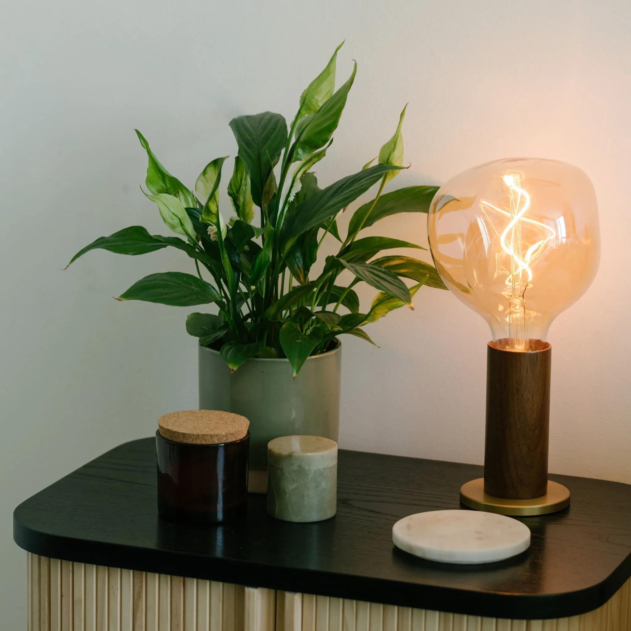 Knuckle Table Lamp in Walnut   Voronoi I
