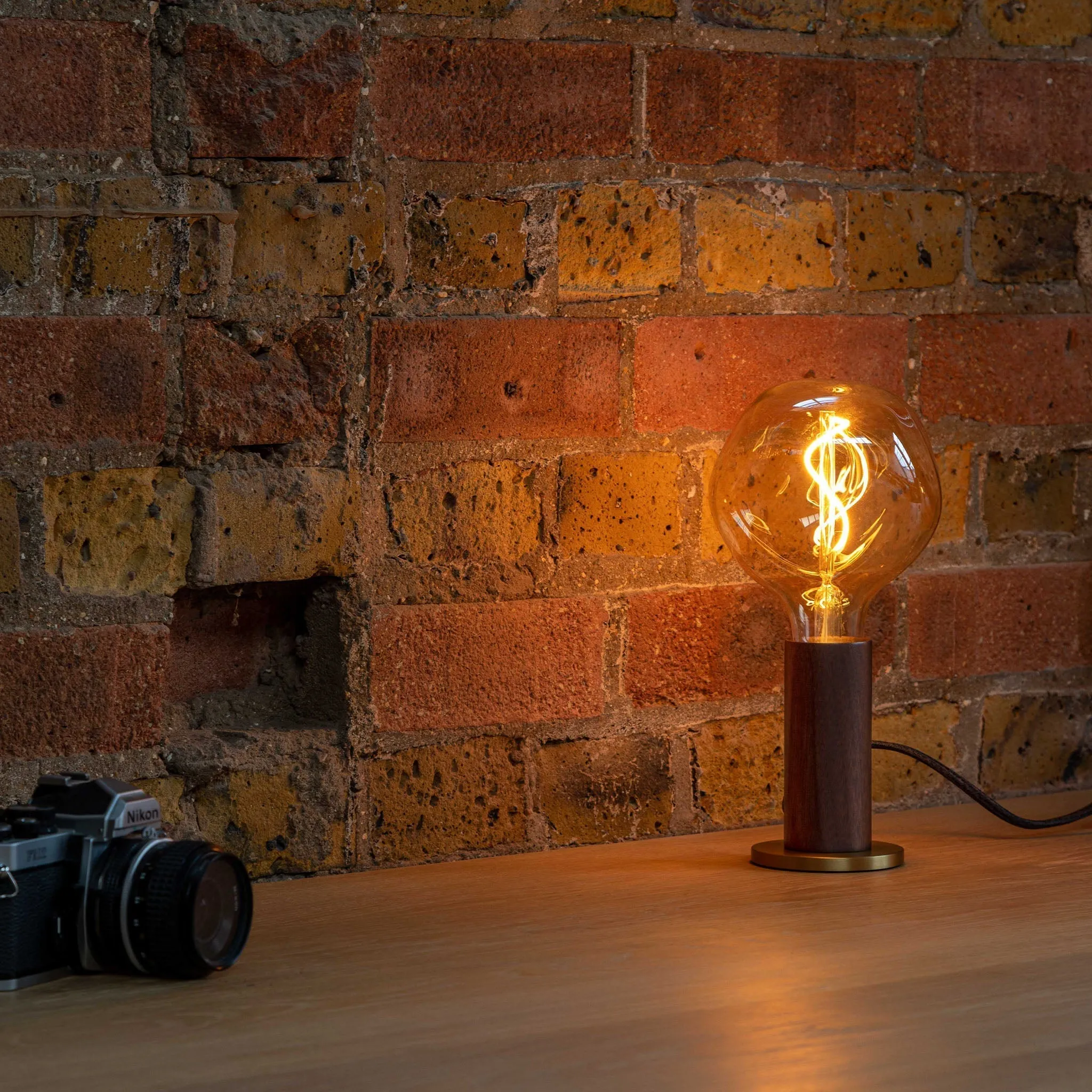 Knuckle Table Lamp in Walnut   Voronoi I